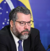 Ministro Ernesto Araújo cede à pressão e pede demissão a Bolsonaro