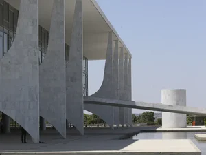 Isenção da 'taxa das blusinhas' em compras até US$ 50 é sancionada