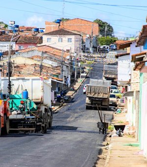 Arapiraca alcança 120 km de ruas pavimentadas e em execução