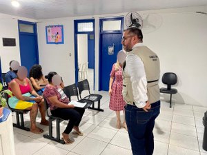 Em visita ao CRAS, Leonardo Dias busca soluções para problemas em agendamentos