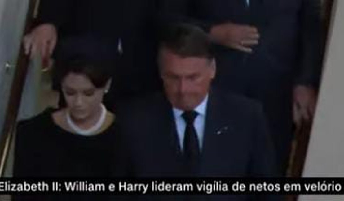 Bolsonaro visita o caixão e presta homenagem à rainha, em Londres