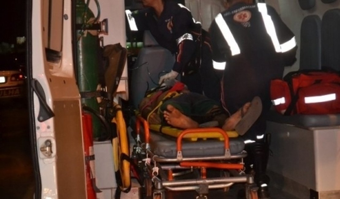 Mãe de suposto assaltante morto em Penedo não acredita na versão de policial civil