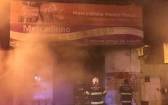 Incêndio danifica estrutura de estabelecimento comercial, em Santana do Ipanema 