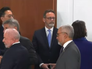 Lula diz que 'nunca foi esquerdista' em conversa no G7