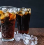 Casal bebe refrigerante com soda cáustica e será indenizado