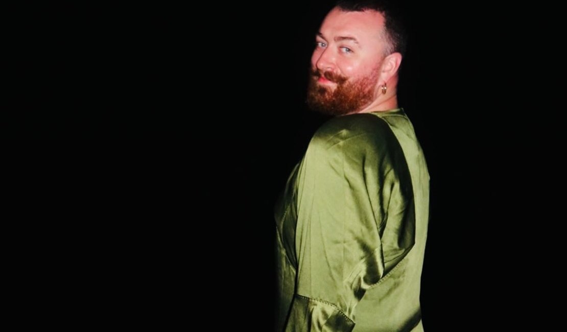 Cantor Sam Smith passa virada do ano na Amazônia