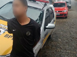 Jovem é preso com meio quilo de drogas e alucinógenos no Benedito Bentes