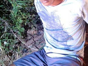 Dupla assalta professor e aluna, troca tiros, mas é presa pela polícia