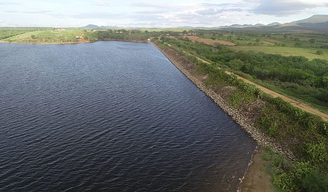 Abandonada e sem manutenção, maior barragem de Alagoas apresenta riscos à população