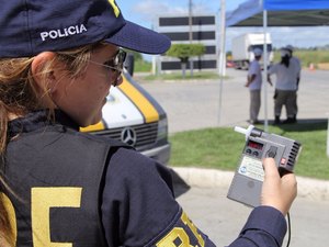PRF flagra sete e prende quatro condutores embriagados 