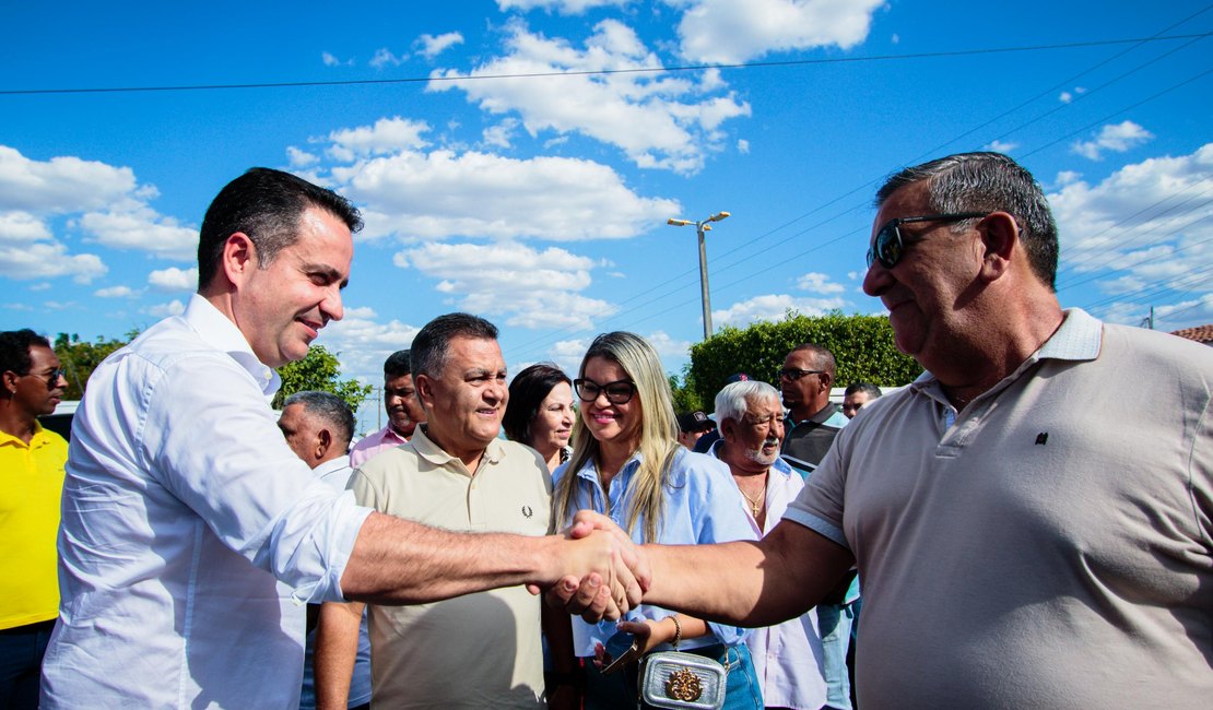 Governador inaugura pavimentação de ruas em Monteirópolis