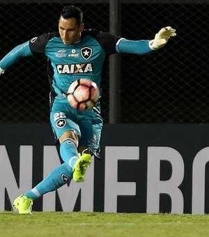 Com fortes emoções, Atlético PR e Botafogo RJ avançam na Libertadores