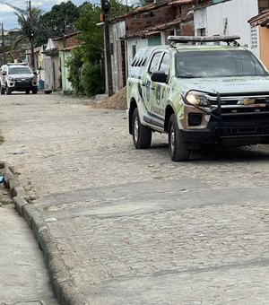 Armas são apreendidas durante cumprimento de mandados em operação policial em Delmiro Gouveia