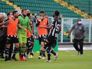 No clássico catarinense, Figueirense bate o Avaí e deixa o Z-4