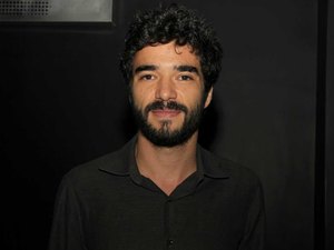 Série da Globo terá romance gay entre professor e aluno menor de idade