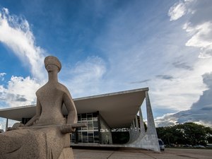 STF libera recursos acumulados em partidos para candidaturas femininas