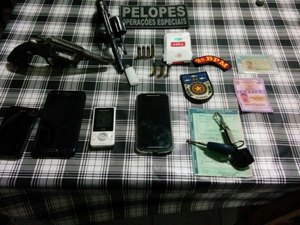 Polícia prende trio acusado de praticar assaltos e apreende armas e munições