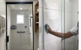 Truque inusitado para limpar box de banheiro com sacola viraliza e choca web