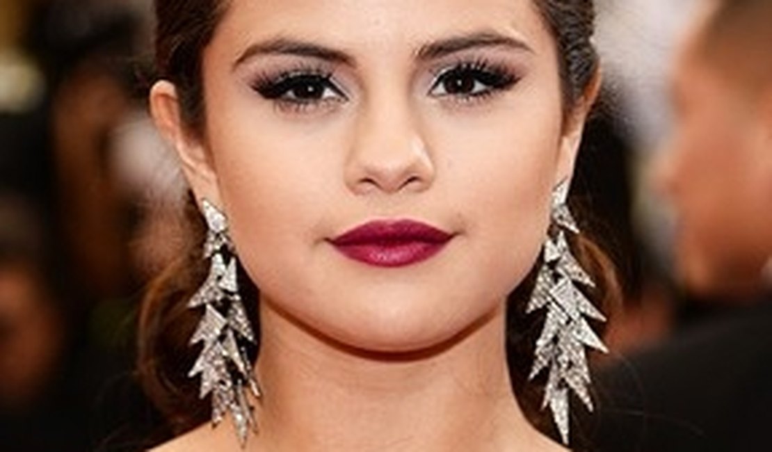 Selena Gomez estaria muito baladeira e andando com má companhia