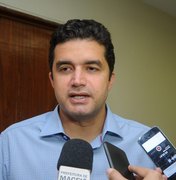 Prefeito Rui Palmeira assina contrato para mais 740 moradias