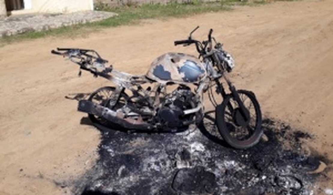 Polícia encontra motocicleta utilizada em arrastões no Litoral Norte