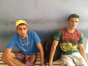 Dois jovens são presos com moto roubada no bairro Planalto