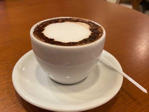 Café e refrigerante com cola tira o sono? Saiba se é mito ou verdade