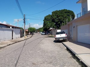 Gerente de loja é atingido por disparos de arma de fogo durante tentativa de roubo 