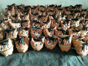 Crianças em cavalinhos de pau homenageiam vaqueiros em Batalha