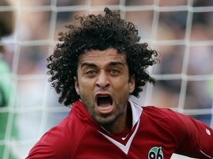 Grêmio cogita proposta por vice-artilheiro da B e zagueiro