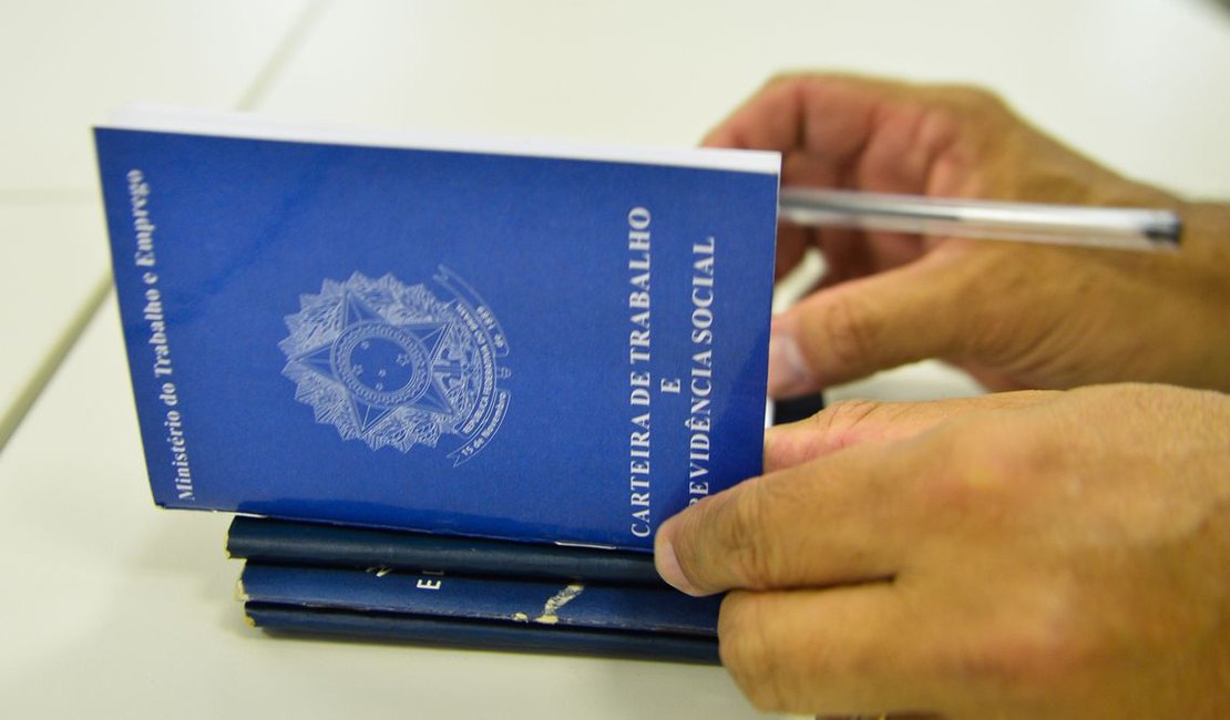 Alagoas abre 4.643 vagas de emprego com carteira assinada em outubro