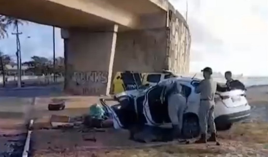 Condutor morre após colidir contra coluna do viaduto do Pontal da Barra, em Maceió