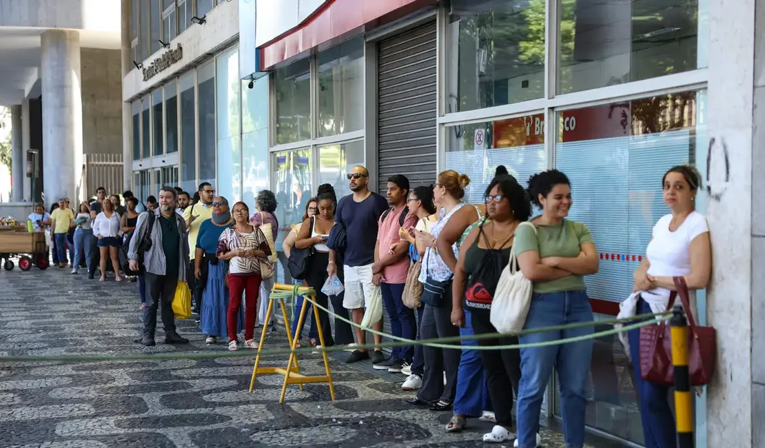 Mais de 42 mil fazem provas discursivas do CNU 2025 neste domingo