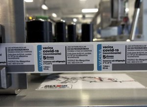 Fiocruz recebe carregamento de IFA