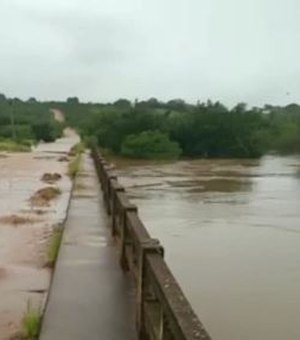 [Vídeos] Prefeitura atua para minimizar transtornos provocados pela chuva em Coité do Noia
