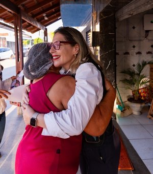 Quanto mais Júlia Nunes cresce nas pesquisas, mais fakes tentam atingir sua imagem