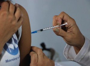 Vacina brasileira contra a covid deve estar pronta em nove meses
