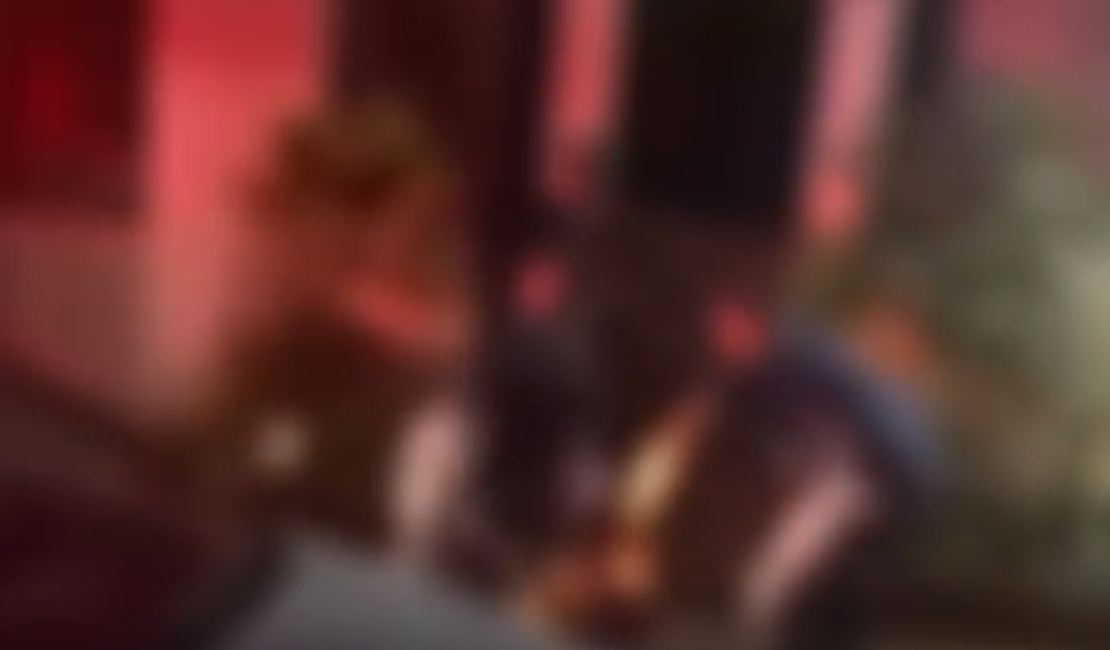Vídeo mostra homem sendo espancado por guardas municipais em São José da Laje