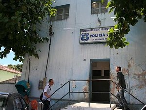 Homem é atingido por tiros de arma “soca tempero”