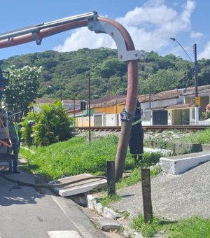 Mutirão de limpeza desobstrui drenagem e reduz risco de alagamentos em Fernão Velho