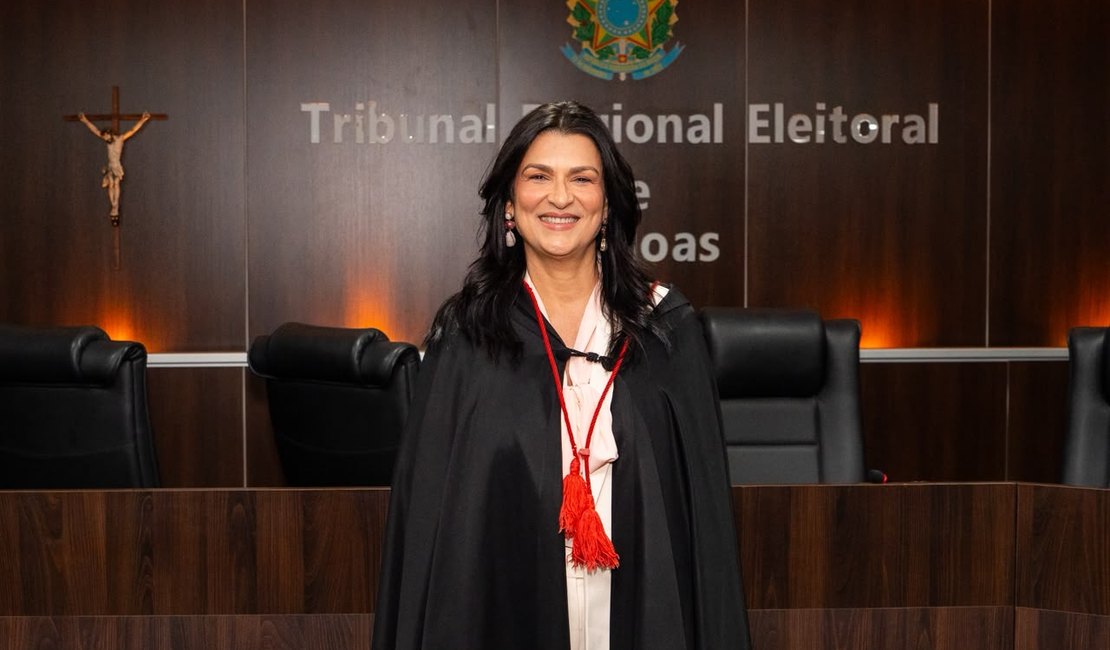 Juíza Adriana Carla Feitosa toma posse como desembargadora eleitoral do TRE/AL