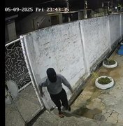 Grupo encapuzado é flagrado quebrando câmeras de segurança no município de Coqueiro Seco