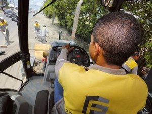 Governo dá início à recuperação da rodovia AL-105 no Benedito Bentes