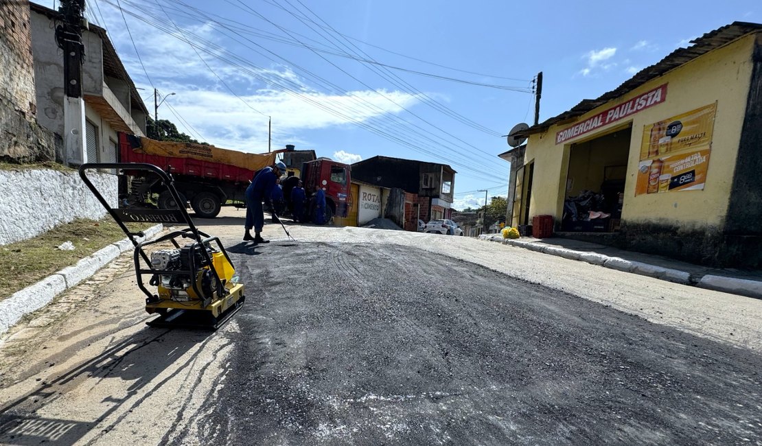 Seminfra inicia processo de tapa-buraco na Rua Boa Vista, principal via do bairro Rio Novo