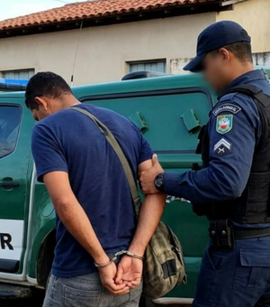 Homem é preso após agredir a própria mãe com mordidas em Palmeira do Índios