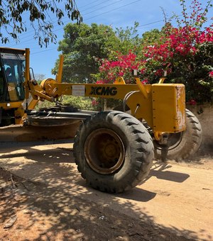 Prefeita Tia Júlia autoriza obras de pavimentação da comunidade Cabaceiro