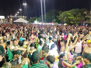 Xanndy Harmonia e desfile de blocos marcam festa do Folia de Rua em Arapiraca