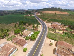 Filha tenta defender mãe mas acaba atingida por facão usado pelo pai  