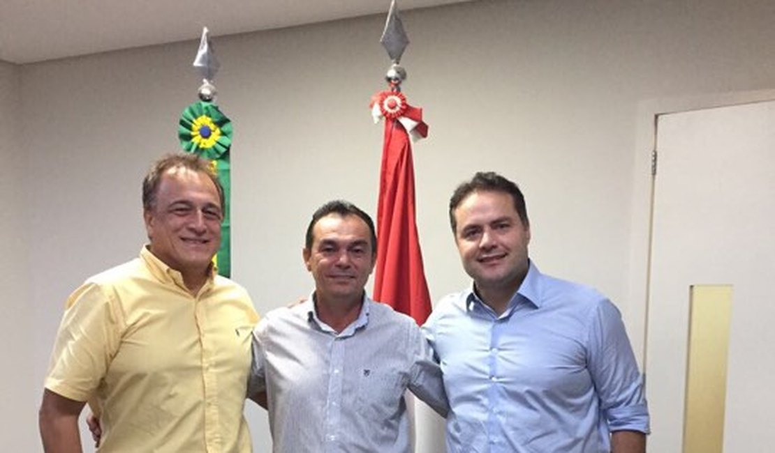 Celino Rocha se reúne com Governador e garante apoio para novos investimentos em Anadia