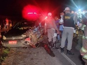 Carro de funerária é atingido por veículo na contramão em Igaci